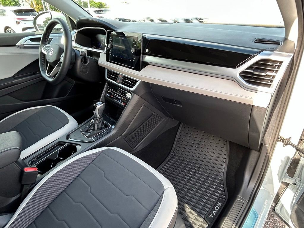 Used 2025 Volkswagen Taos SE image 44