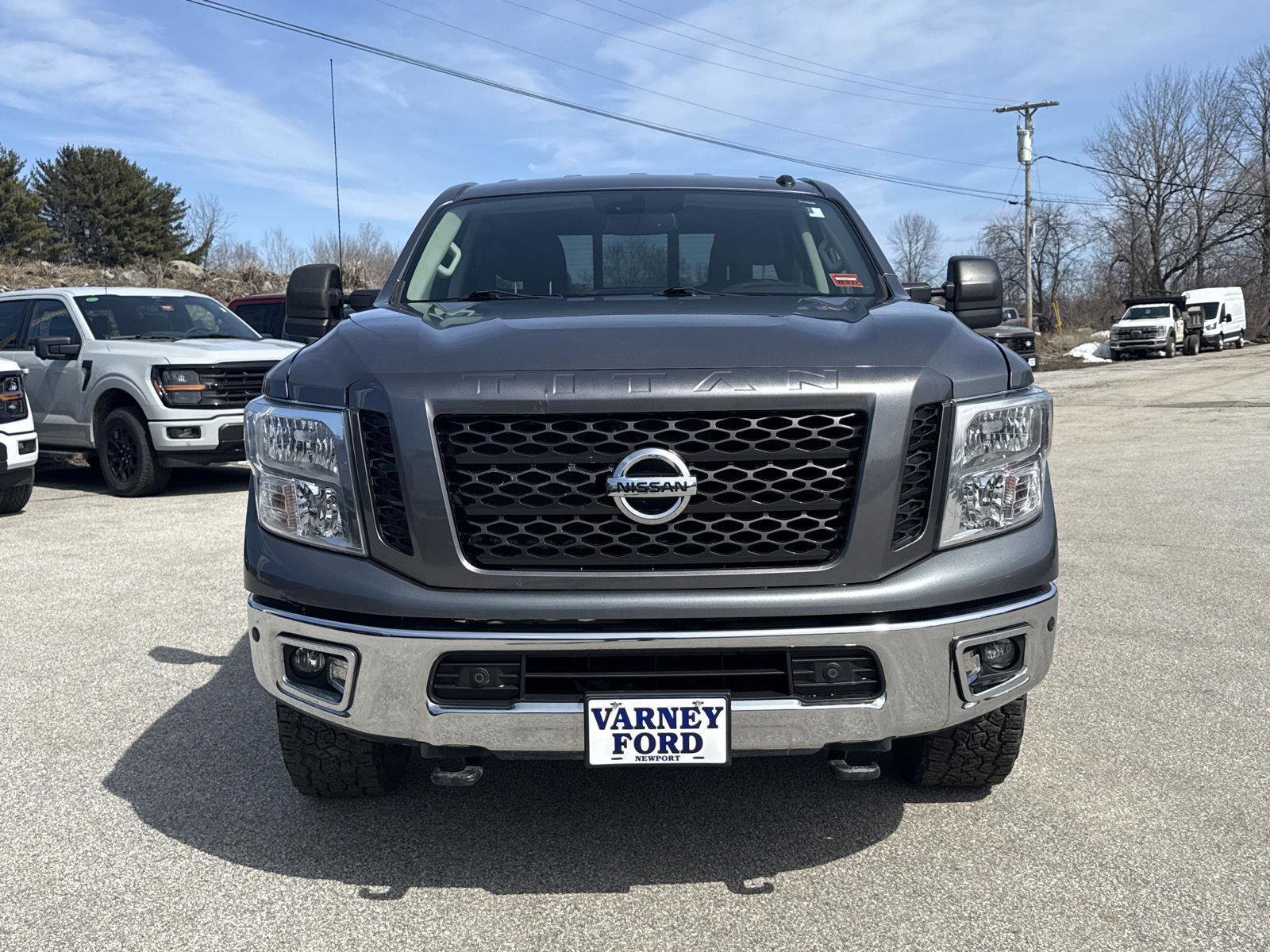 Used 2019 Nissan Titan SV w/ SV Convenience Package image 2