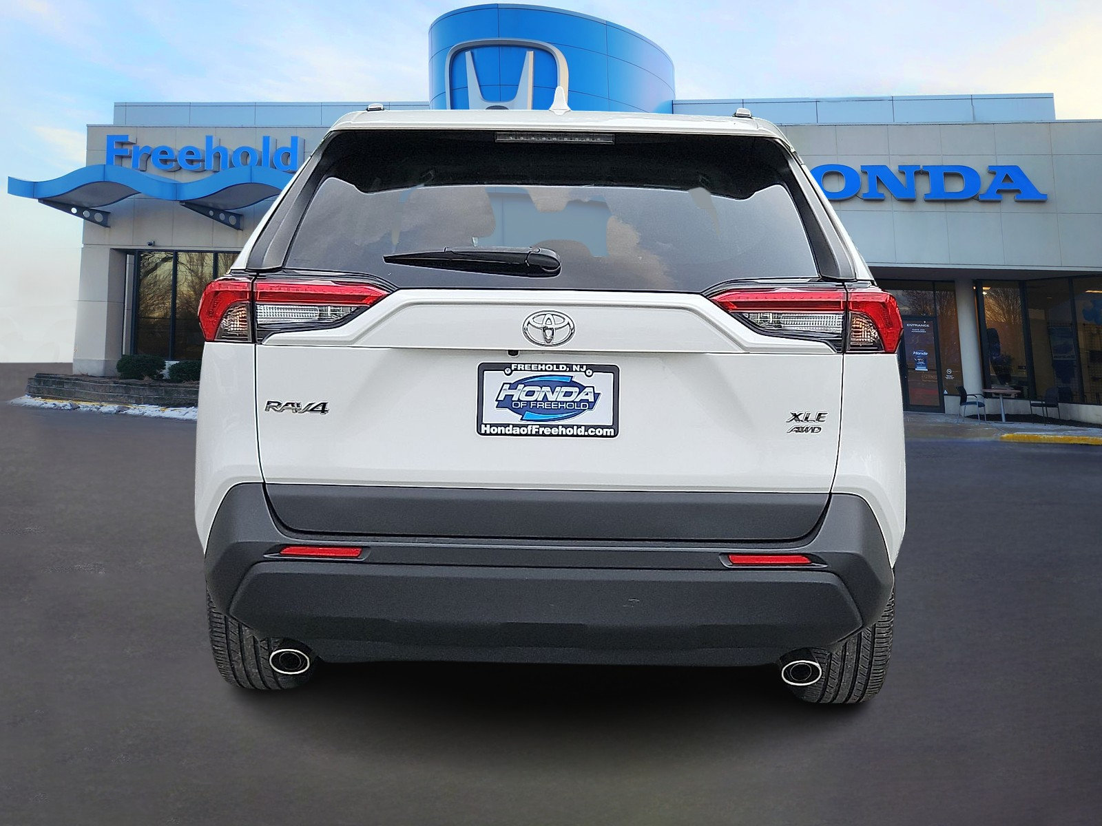 Used 2020 Toyota RAV4 XLE Premium AWD/4WD image 6