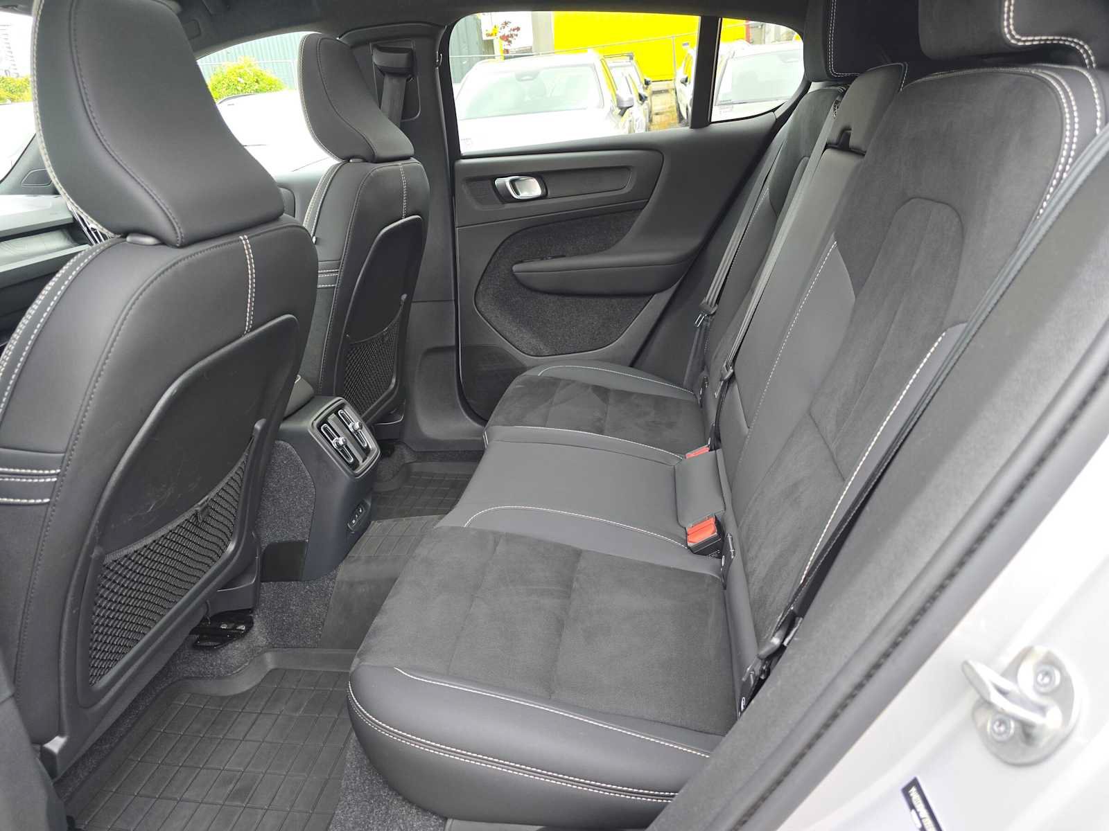 Certified 2023 Volvo C40 P8 Recharge Ultimate w/ Protection Package Premier AWD/4WD image 16