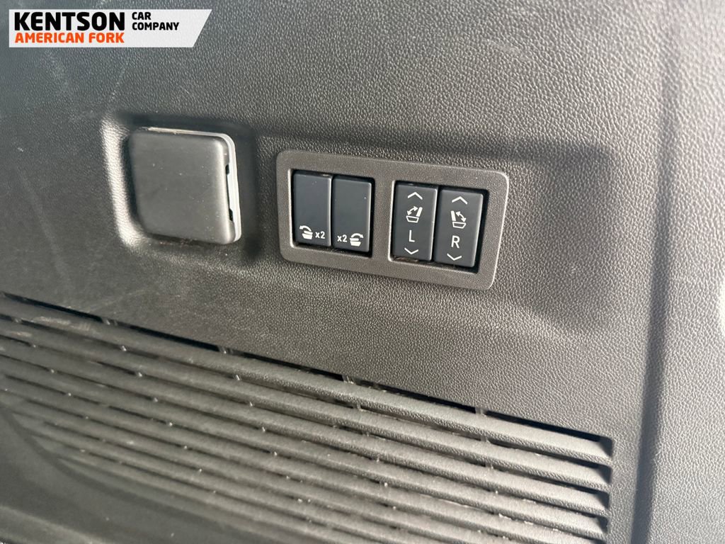 Used 2025 Chevrolet Suburban High Country image 42