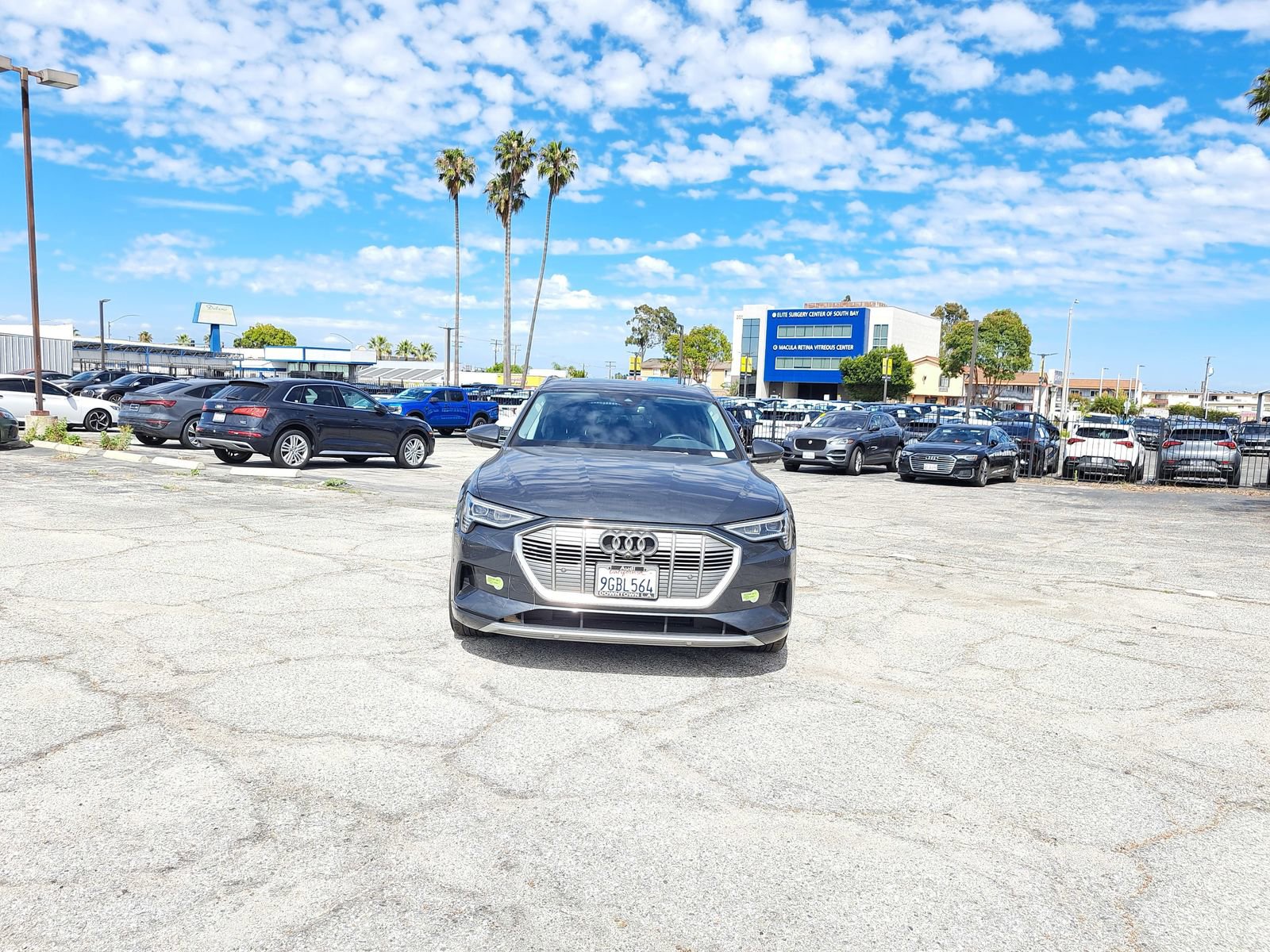 Used 2023 Audi e-tron Premium Plus w/ Premium Plus Package AWD/4WD image 2