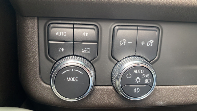 Used 2023 GMC Yukon SLT w/ SLT Luxury Package AWD/4WD image 19