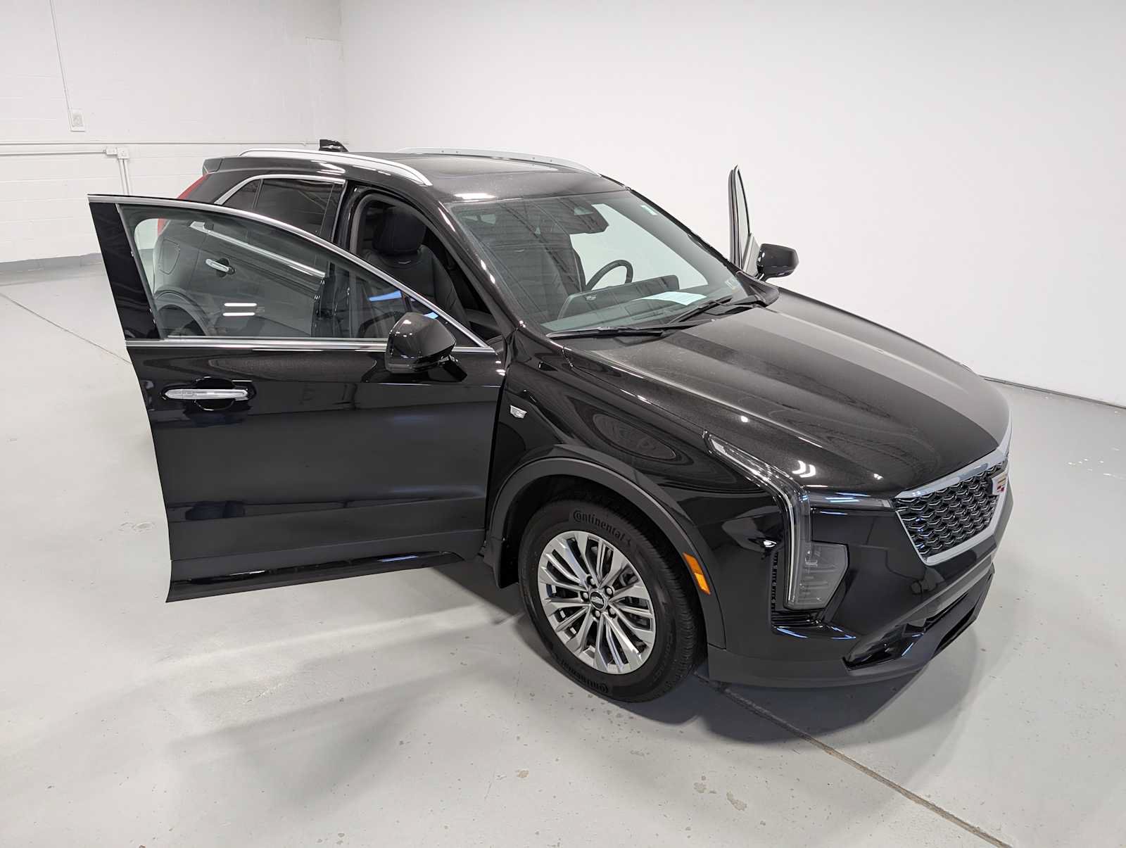 Certified 2024 Cadillac XT4 Premium Luxury w/ Cold Weather Package AWD/4WD image 16
