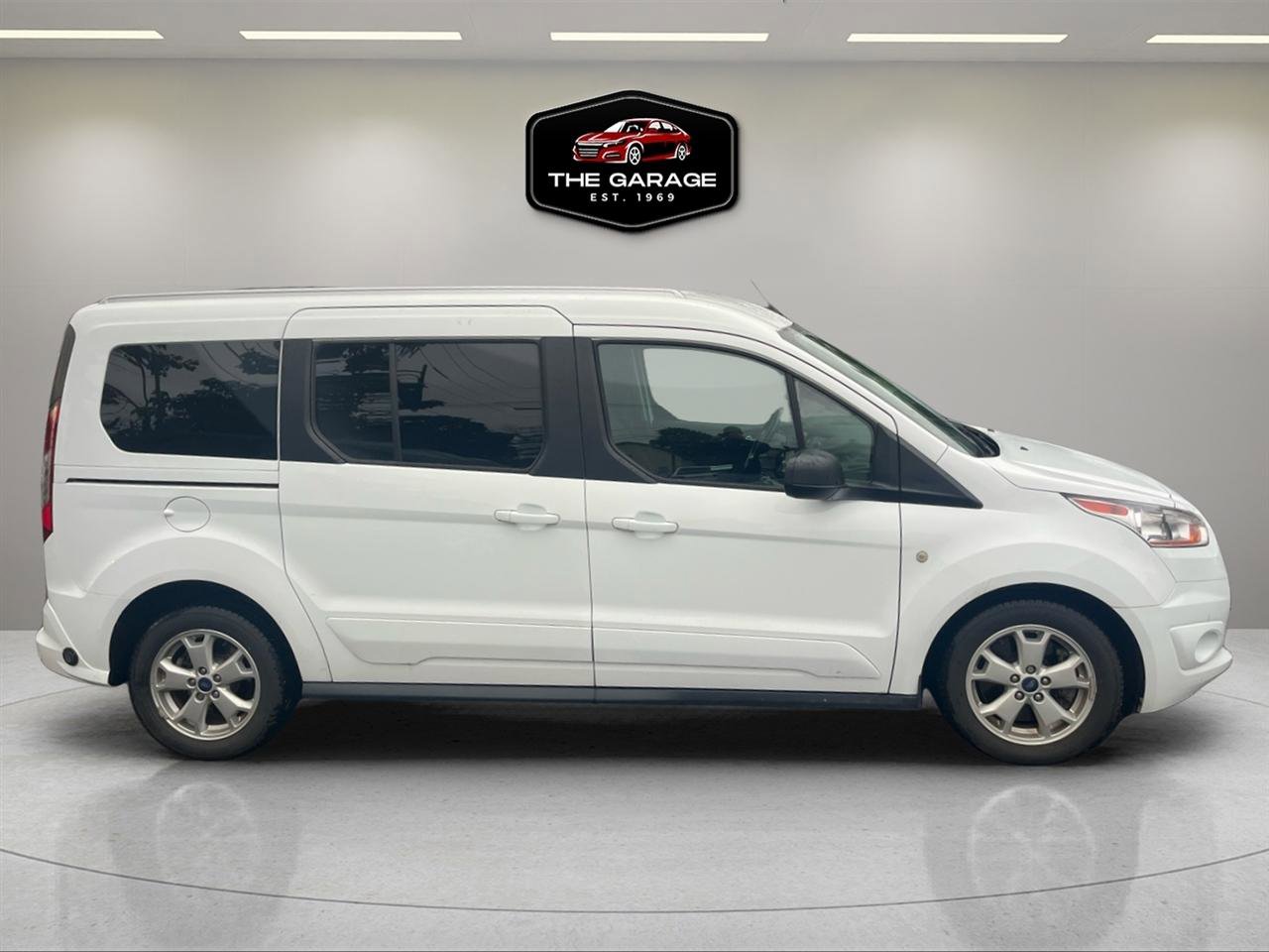 Used 2017 Ford Transit Connect XLT FWD image 6