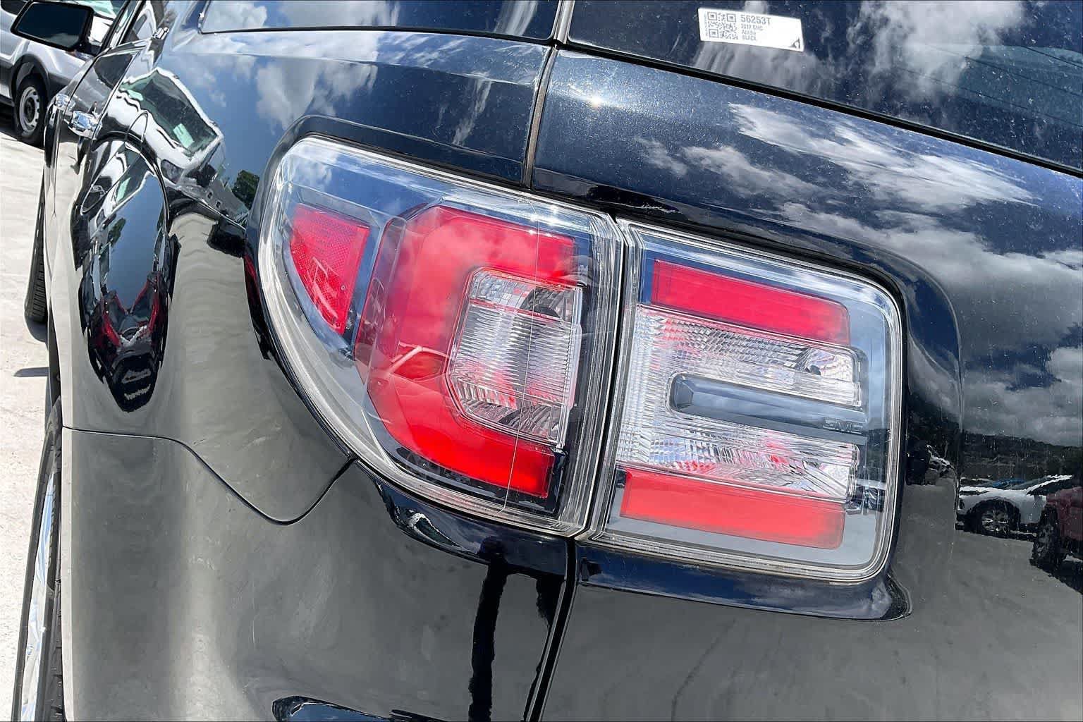 Used 2017 GMC Acadia Limited SLT AWD/4WD image 32