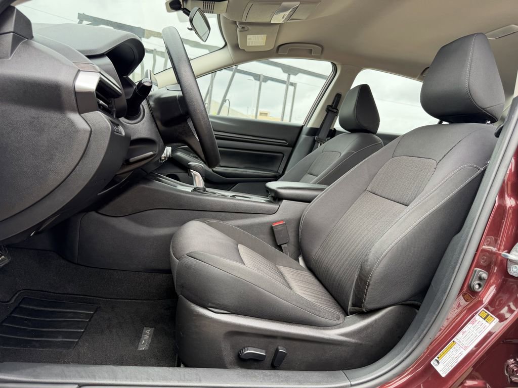 Used 2025 Nissan Altima 2.5 SV FWD image 26