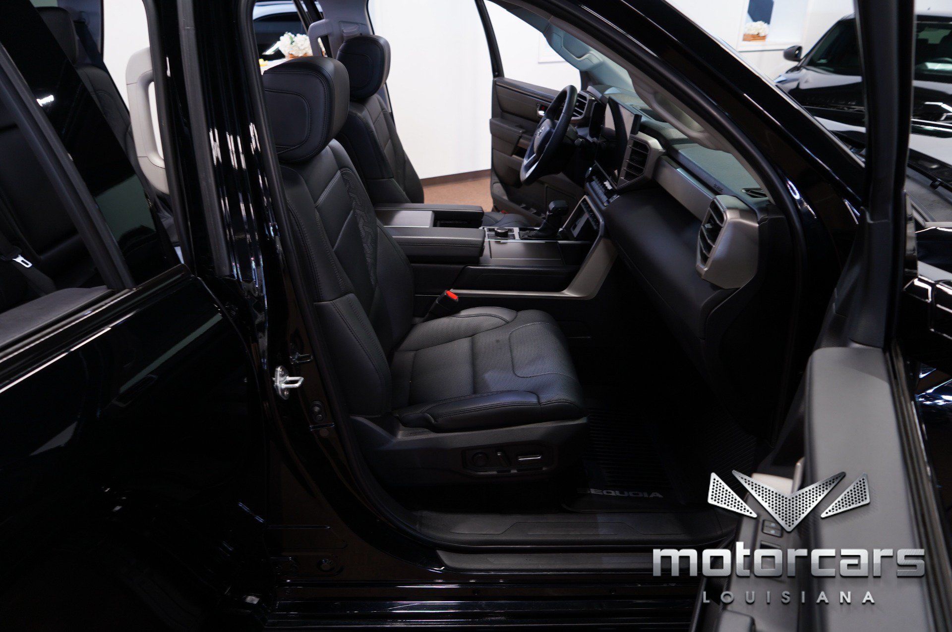 Used 2023 Toyota Sequoia SR5 w/ SR5 Premium Package AWD/4WD image 30