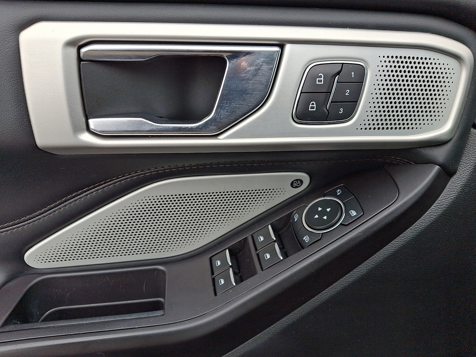 Used 2020 Ford Explorer Platinum w/ Premium Technology Package image 13