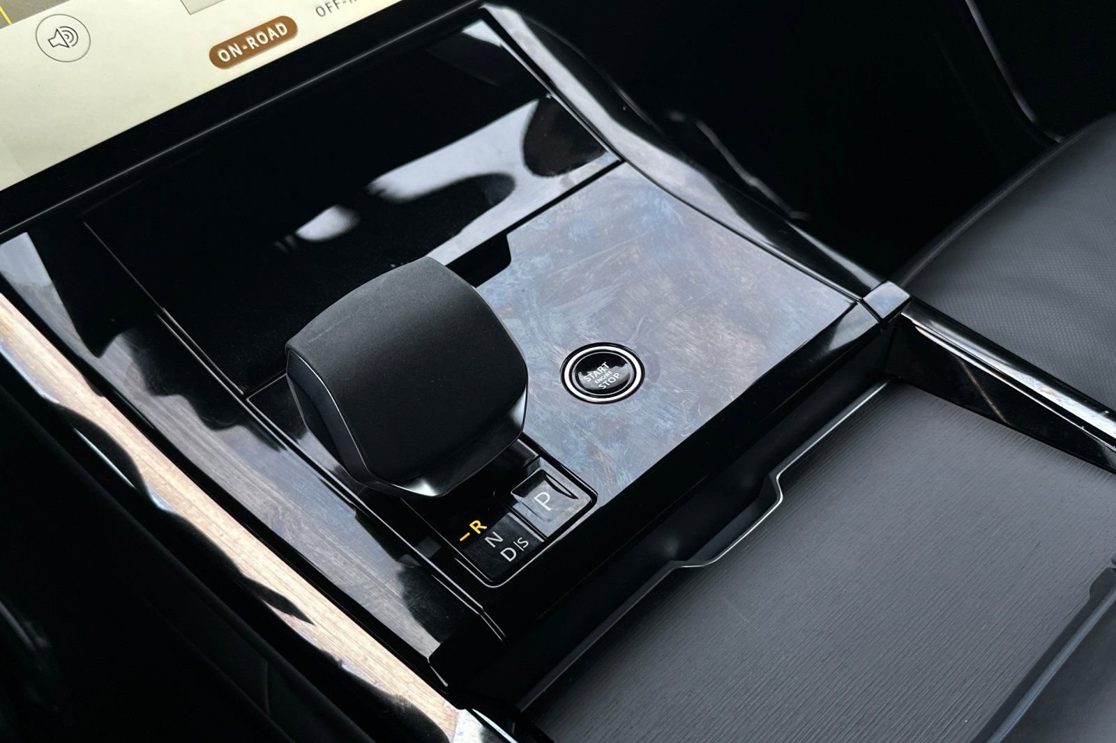 Used 2025 Land Rover Range Rover Sport Dynamic SE image 20