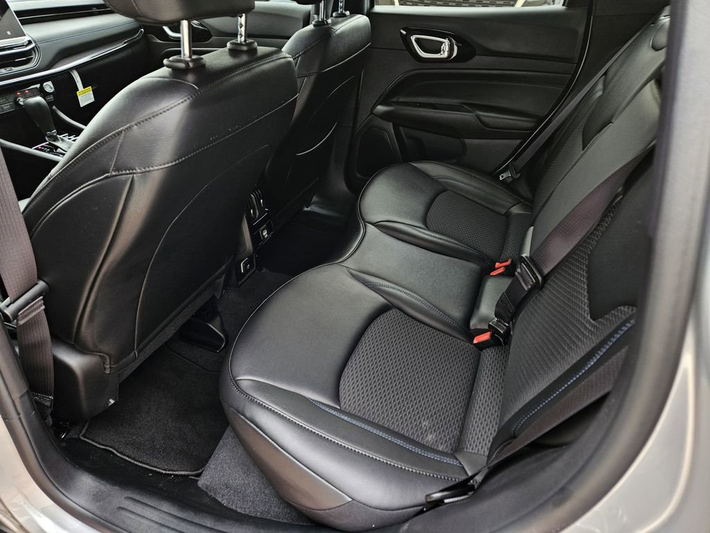 New 2026 Jeep Compass Latitude image 13