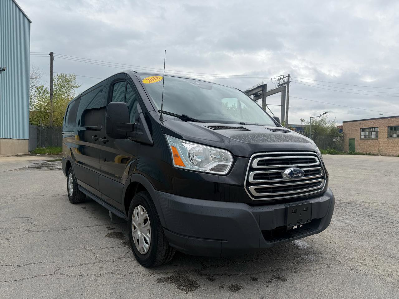 Used 2018 Ford Transit 150 130 Low Roof w/ Exterior Upgrade Package RWD image 4