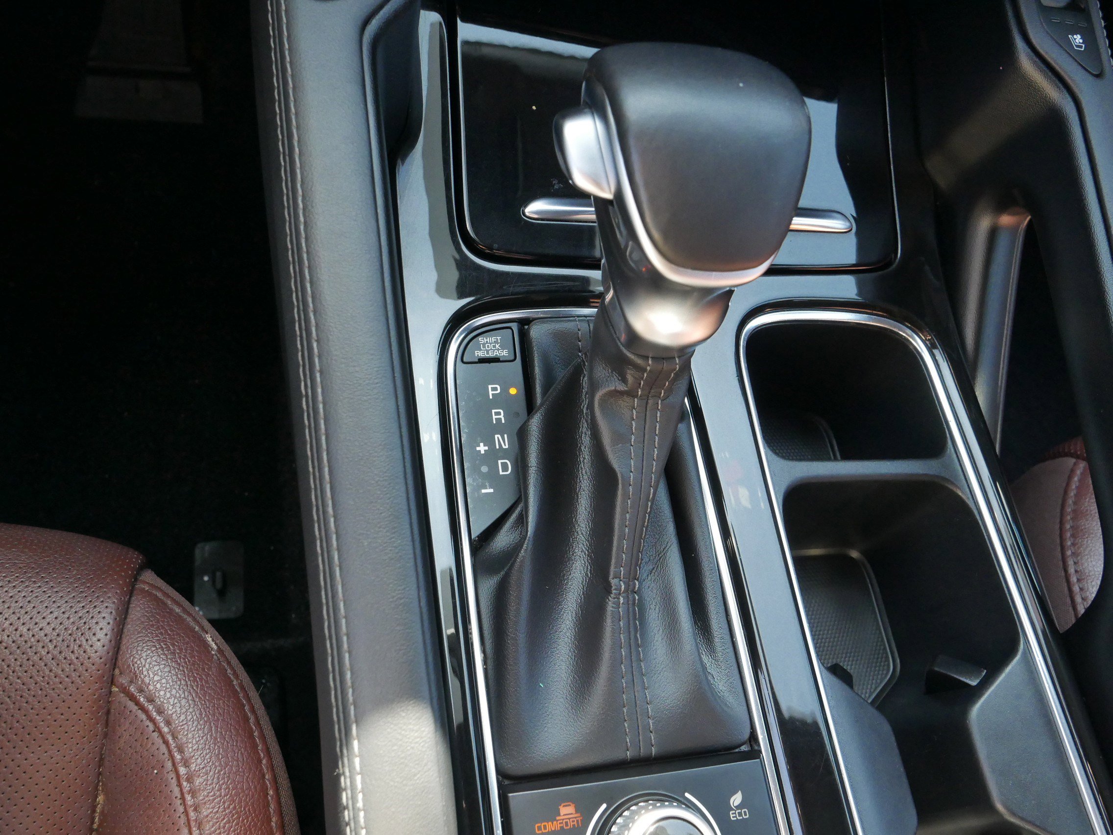 Used 2023 Kia Telluride EX w/ EX Captain's Chair Package image 24