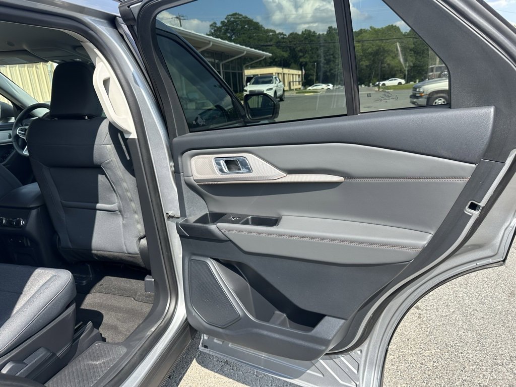 Used 2025 Ford Explorer Active image 17