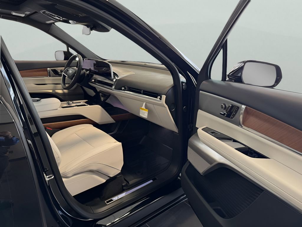 New 2026 Cadillac Vistiq Sport w/ LPO, Floor Liner Package AWD/4WD image 17