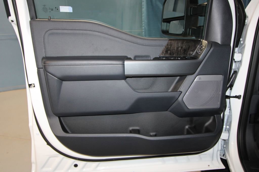 Used 2025 Ford F350 Lariat w/ Black Appearance Package image 5