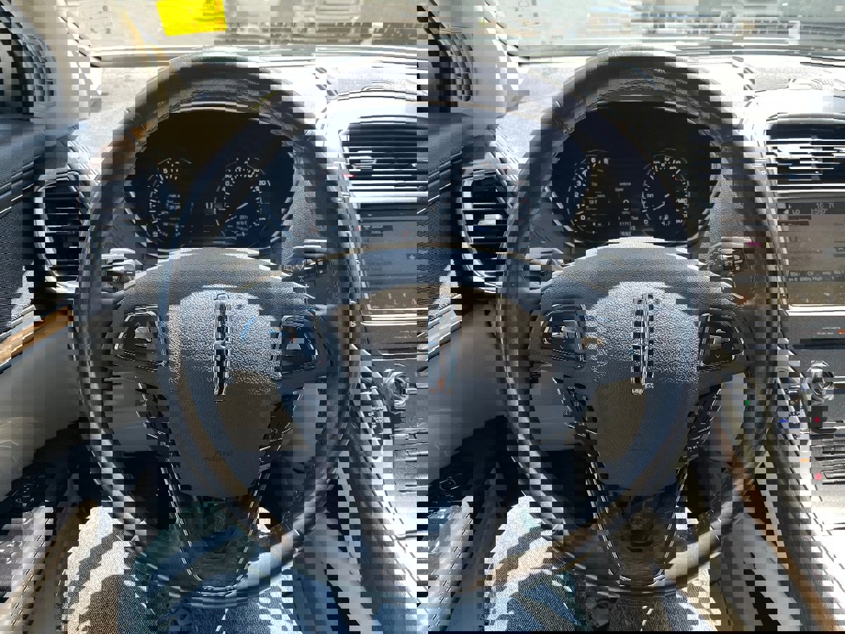 Used 2018 Lincoln MKX Select w/ Select Plus Package image 17