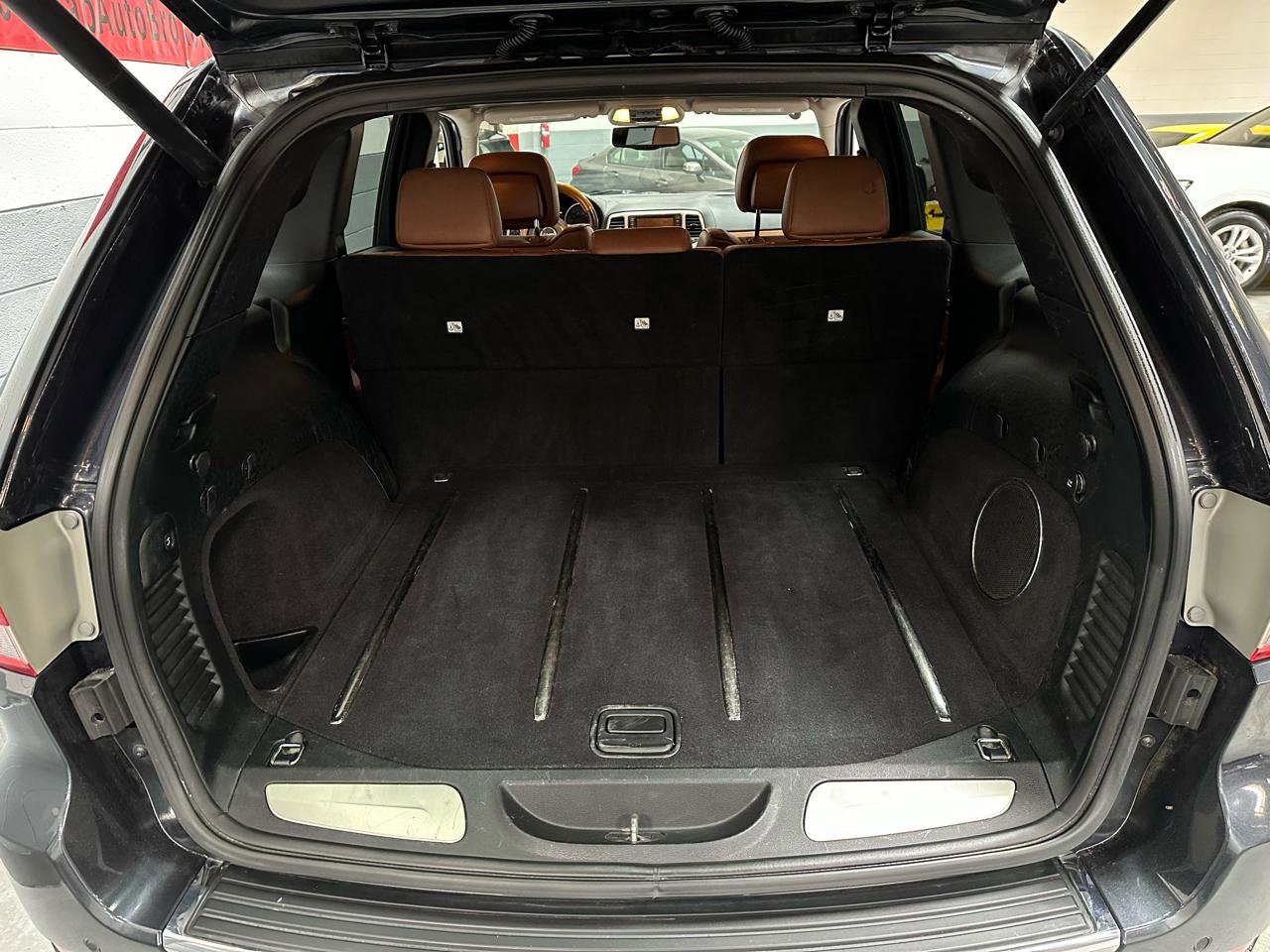 Used 2013 Jeep Grand Cherokee Overland w/ Advance Technology Group image 12