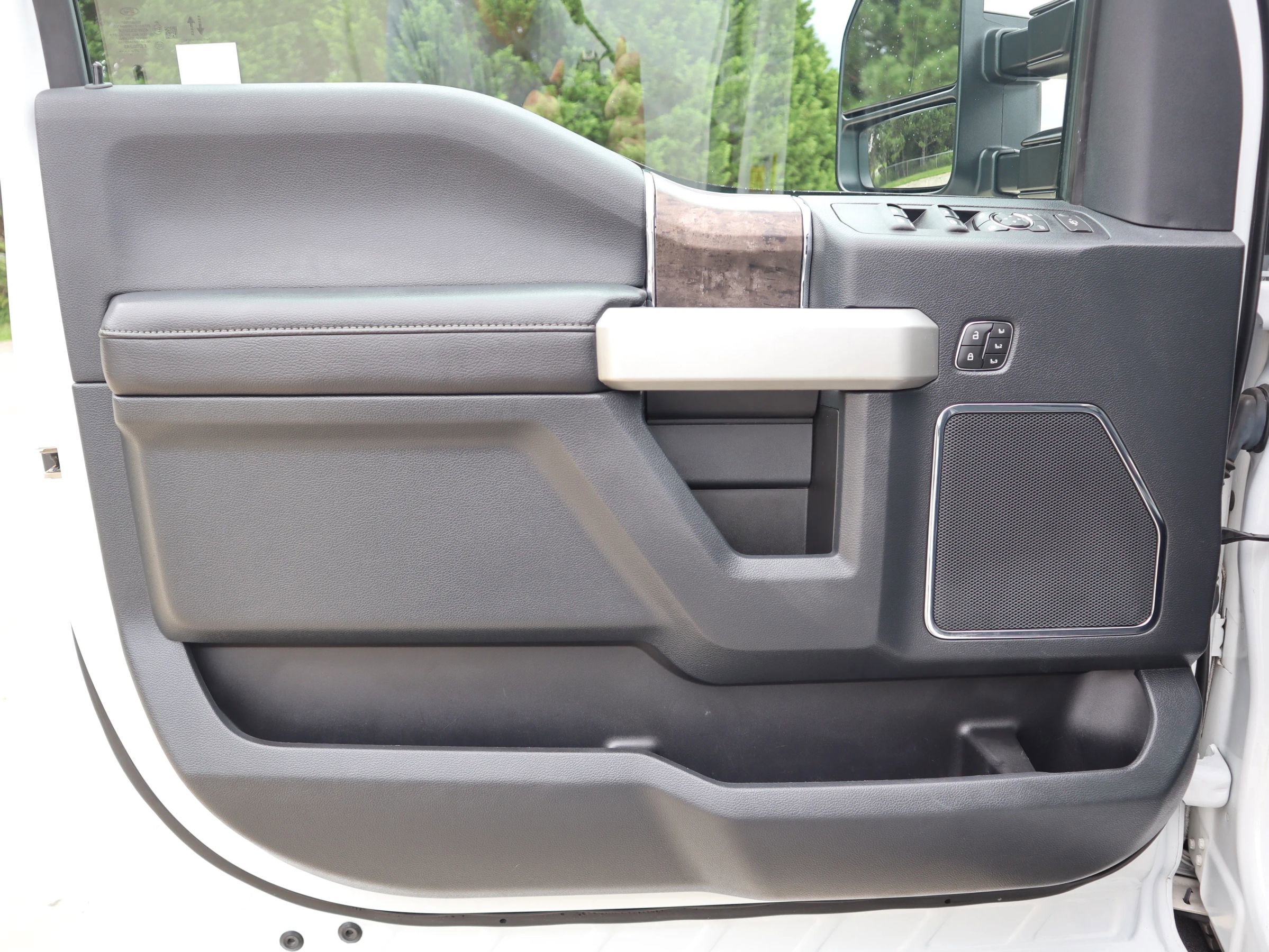 Used 2022 Ford F350 Lariat w/ Tremor Off-Road Package image 26