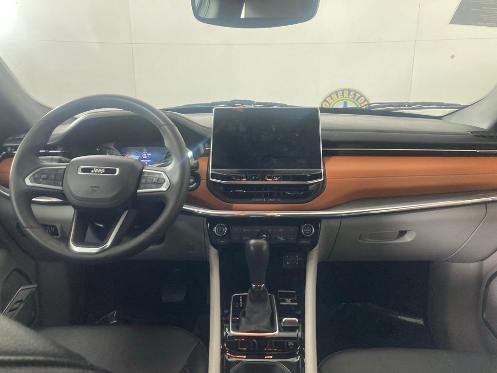 Used 2024 Jeep Compass Limited image 6