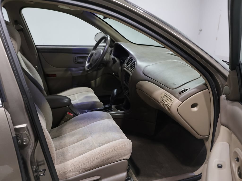 Used 2000 Oldsmobile Intrigue GL FWD image 22