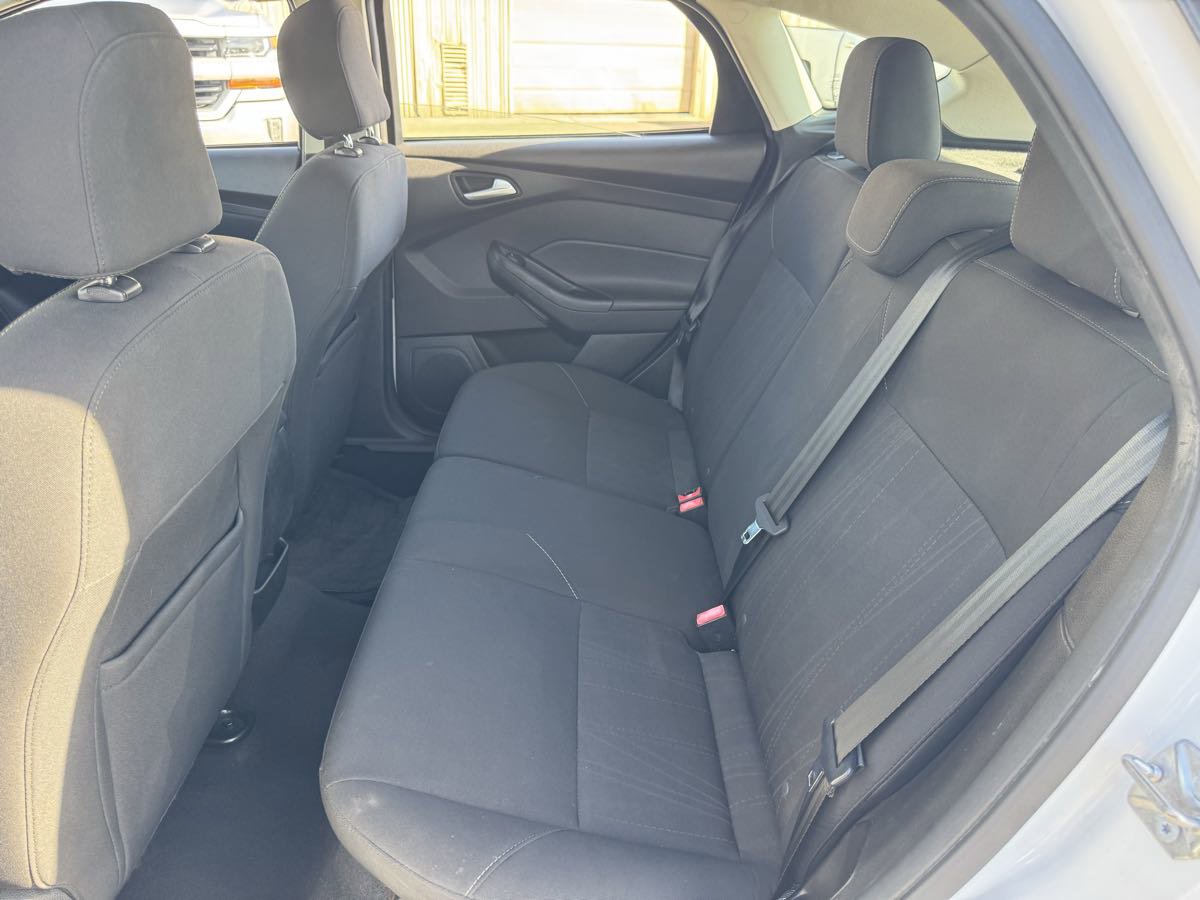 Used 2016 Ford Focus SE FWD image 19