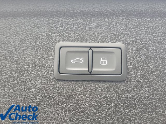 Used 2023 Audi SQ5 Prestige AWD/4WD image 10