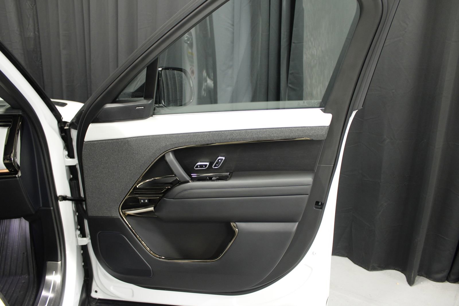 Used 2025 Land Rover Range Rover Sport Dynamic SE image 24