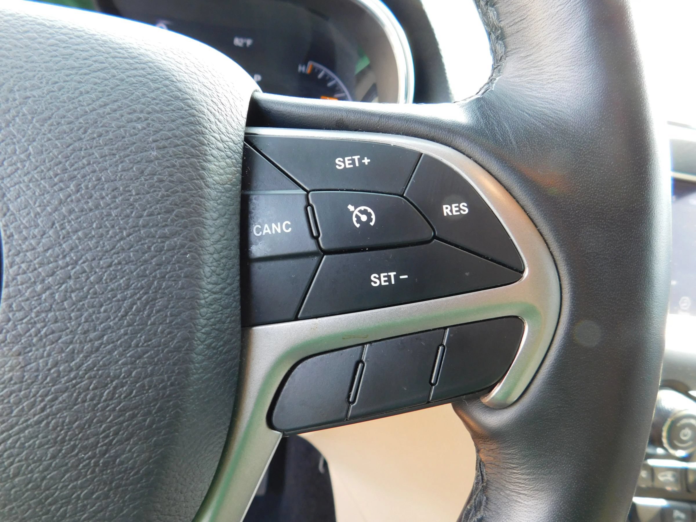 Used 2021 Jeep Grand Cherokee Laredo AWD/4WD image 24