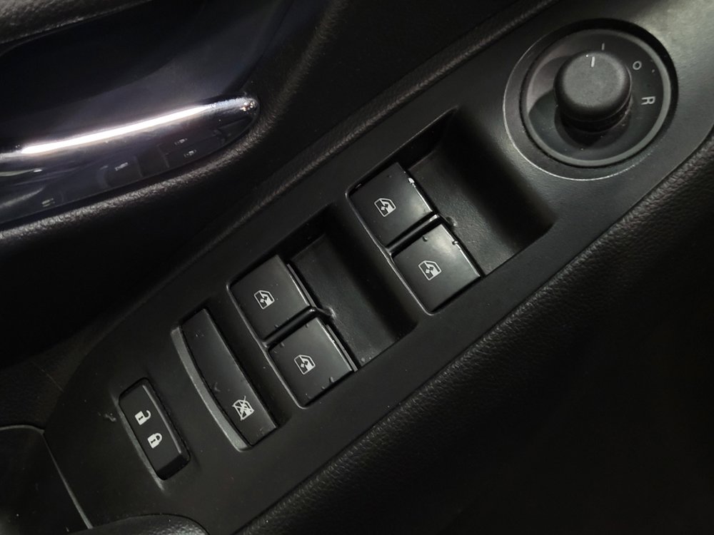Used 2020 Chevrolet Trax LT w/ LT Convenience Package image 27