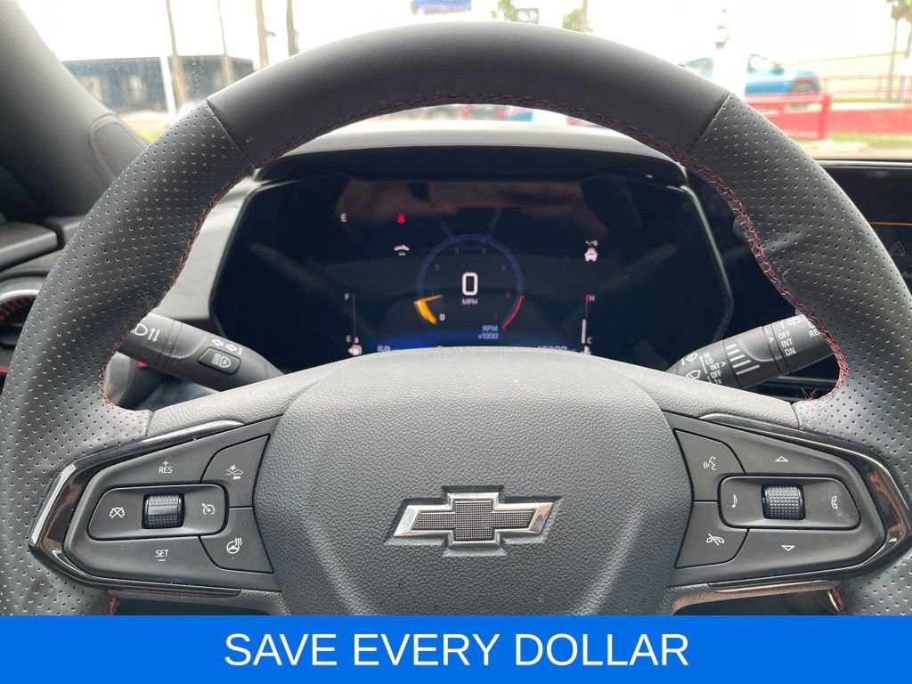 Used 2025 Chevrolet Trax RS w/ Sunroof Package FWD image 8