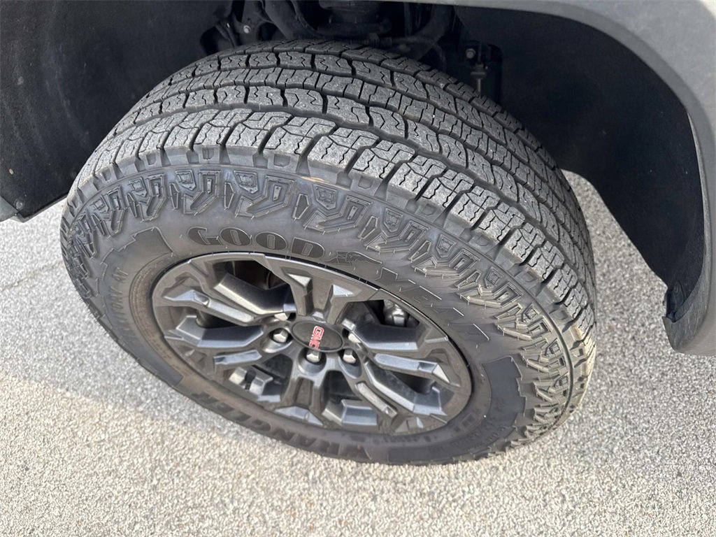 Used 2024 GMC Canyon Elevation image 31