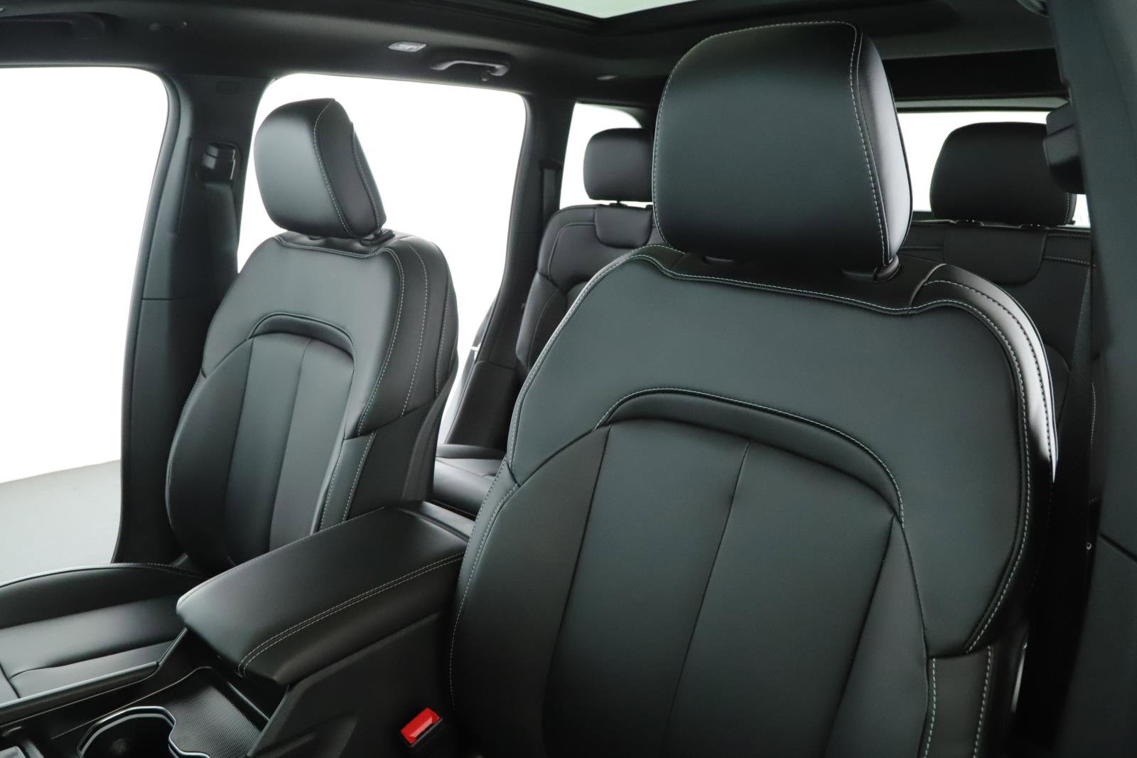 New 2026 Jeep Grand Cherokee Limited w/ Limited Altitude Package image 4