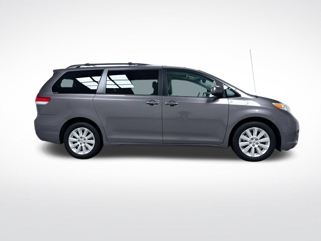 Used 2014 Toyota Sienna XLE AWD/4WD image 10