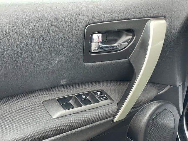 Used 2012 Nissan Rogue S image 25