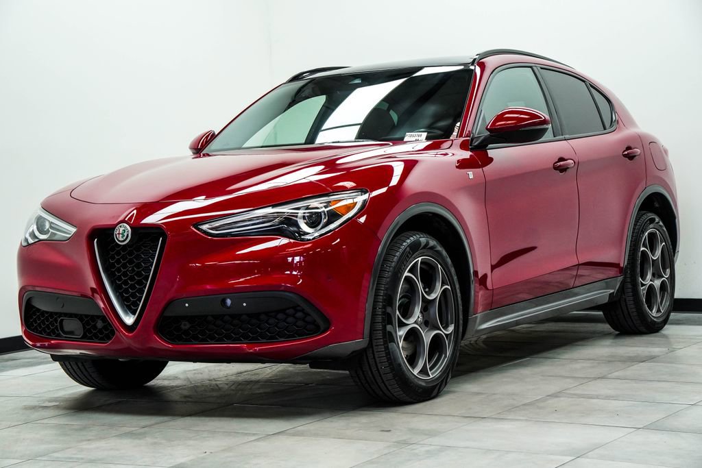 Used 2023 Alfa Romeo Stelvio Ti image 7