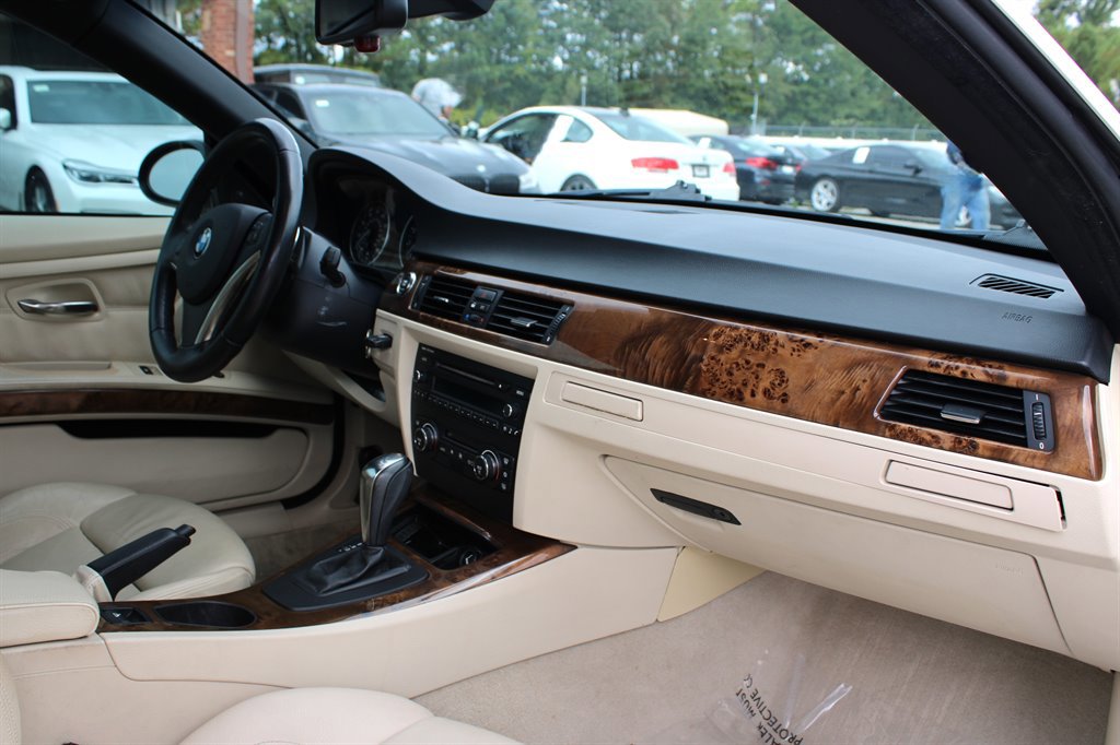 Used 2008 BMW 335i Convertible image 22
