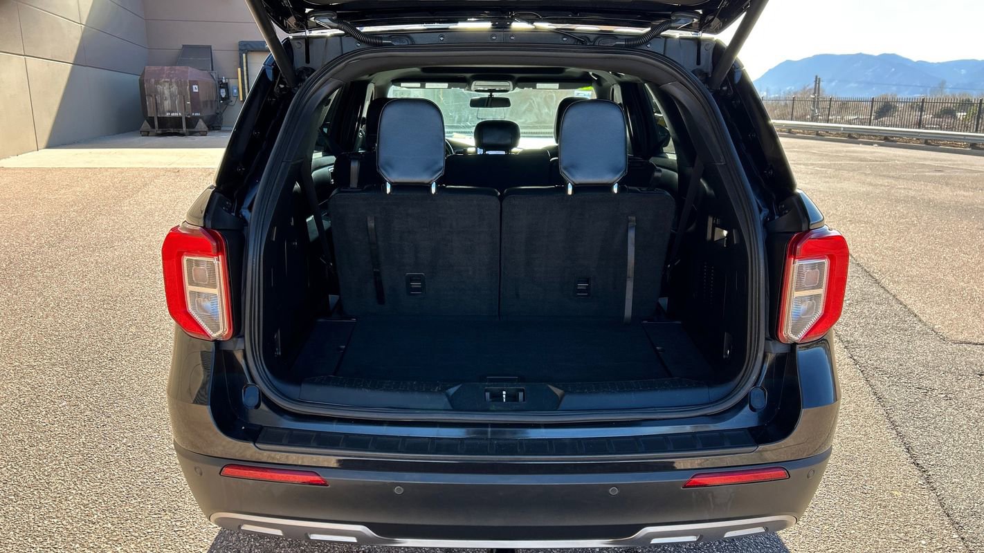 Used 2020 Ford Explorer XLT w/ Equipment Group 202A image 12