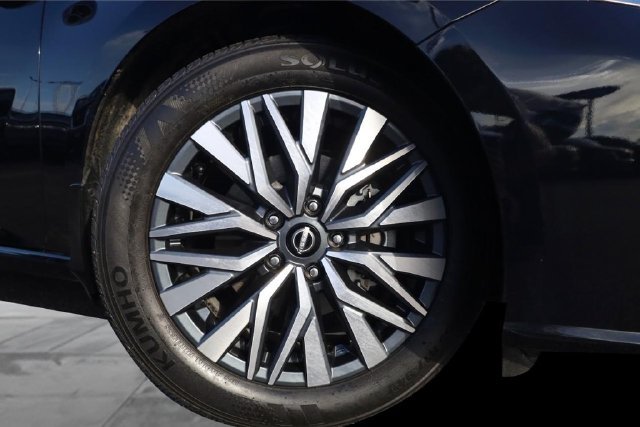 Certified 2025 Nissan Altima 2.5 SV w/ SV Premium Package FWD image 3