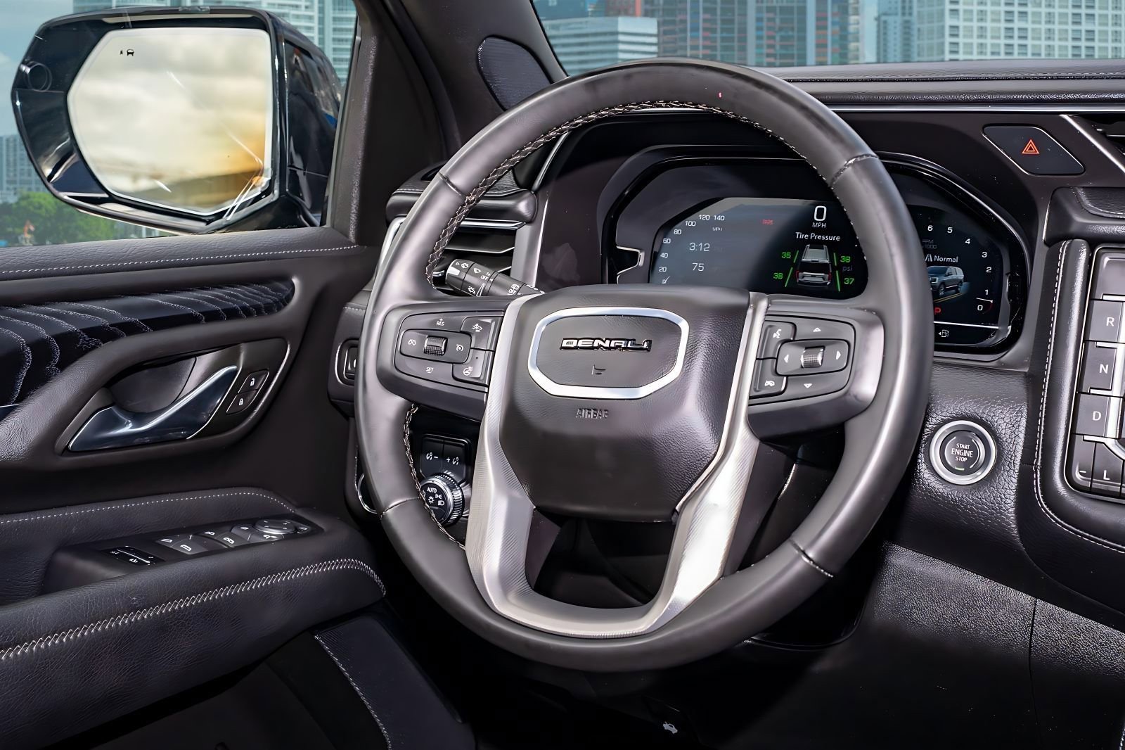 Used 2024 GMC Yukon XL Denali image 24