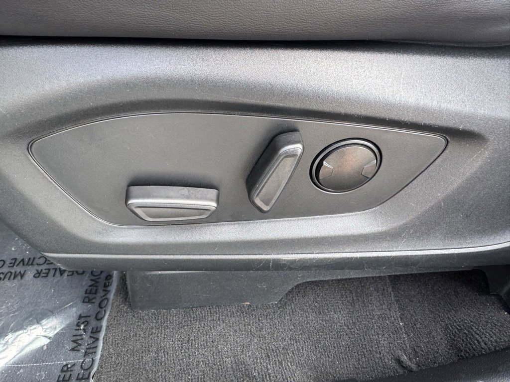 Used 2023 Ford Explorer XLT w/ Equipment Group 202A image 19