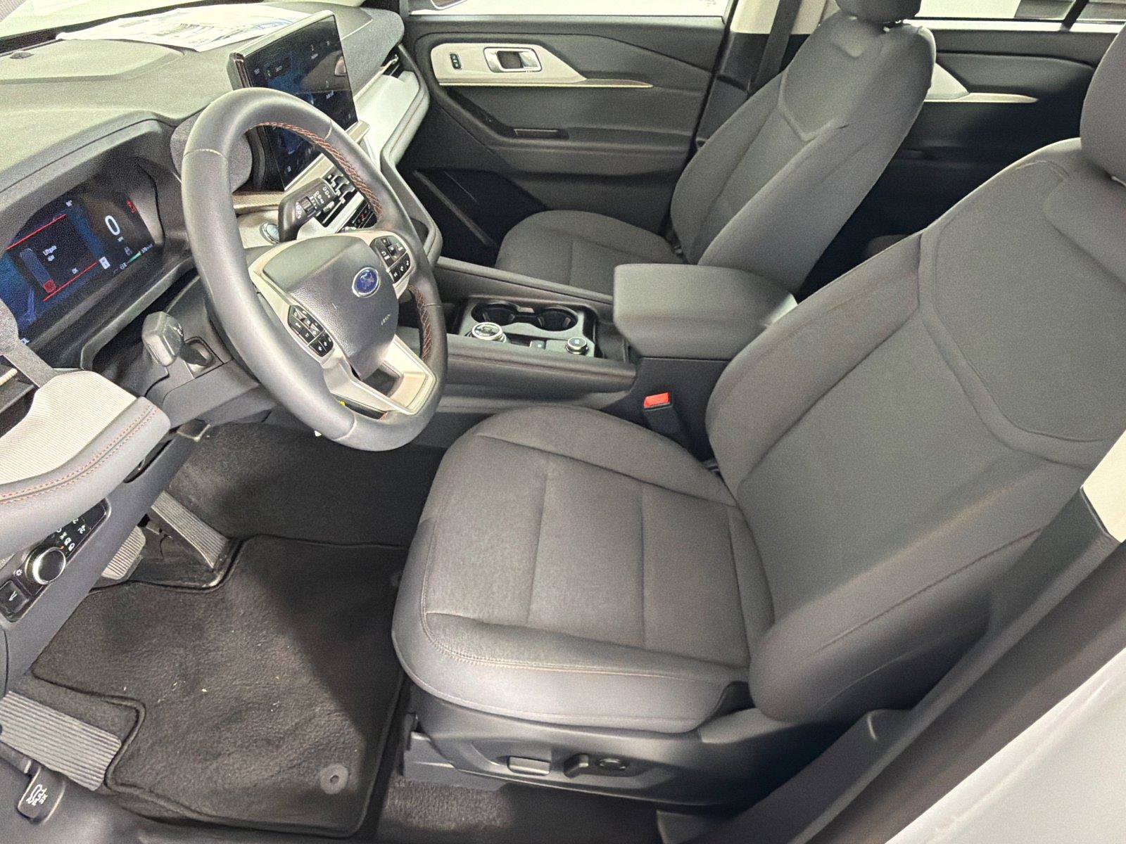 Used 2026 Ford Explorer Active RWD image 9