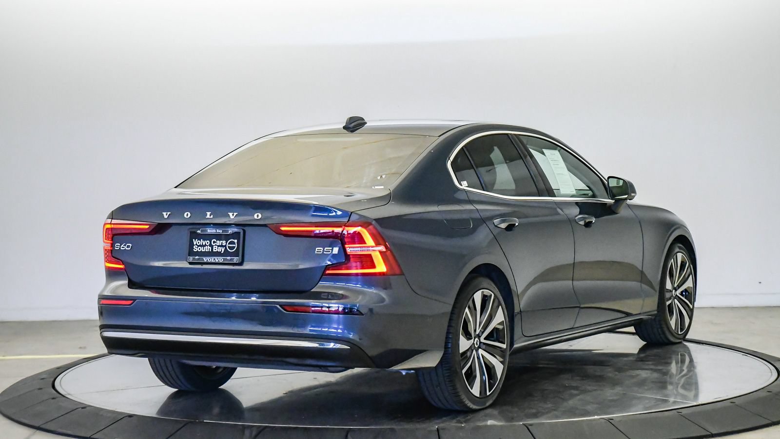 Certified 2023 Volvo S60 B5 Ultimate w/ Climate Package FWD image 5