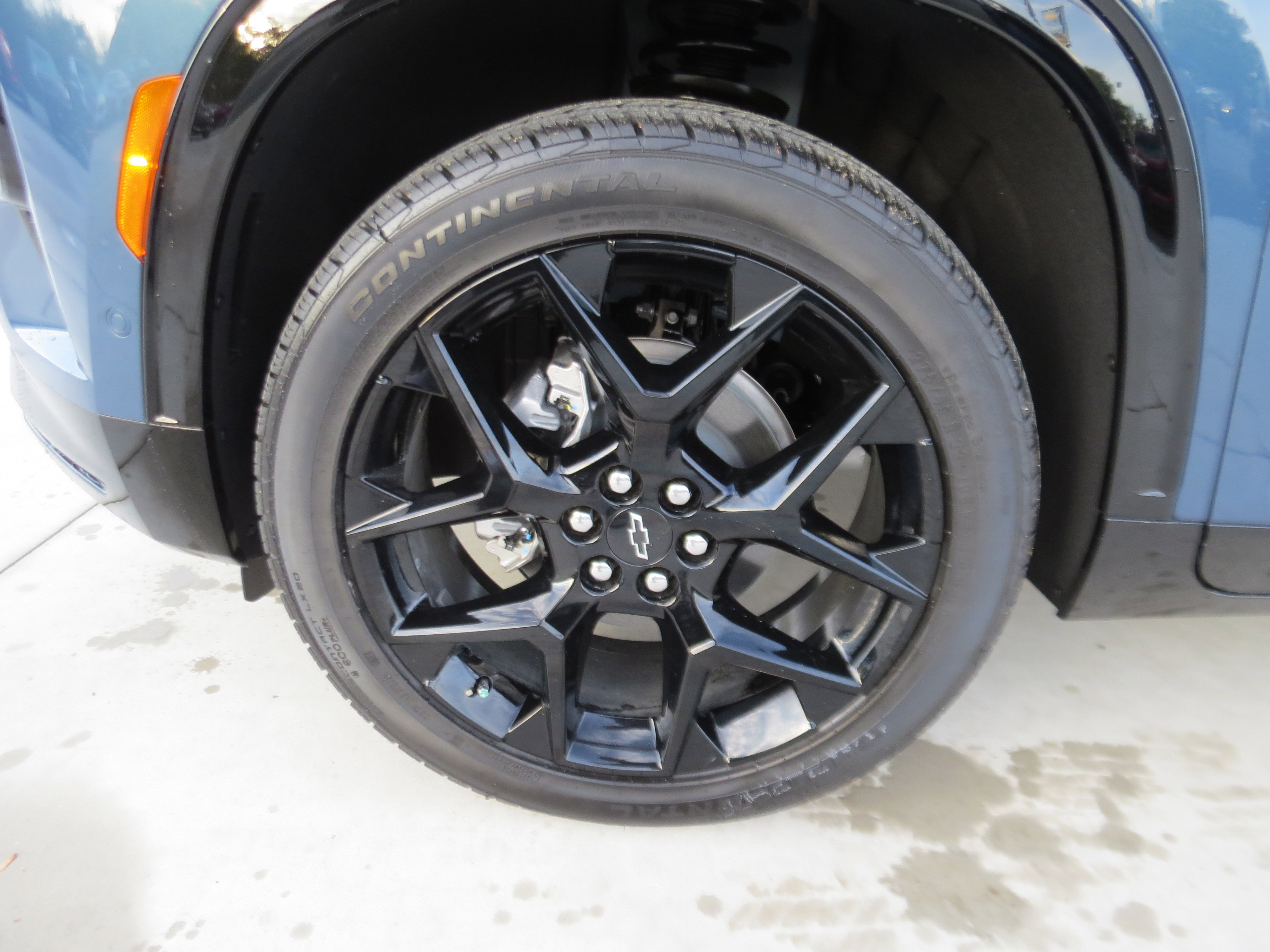 New 2026 Chevrolet Traverse RS w/ LPO, Floor Liner Package FWD image 9