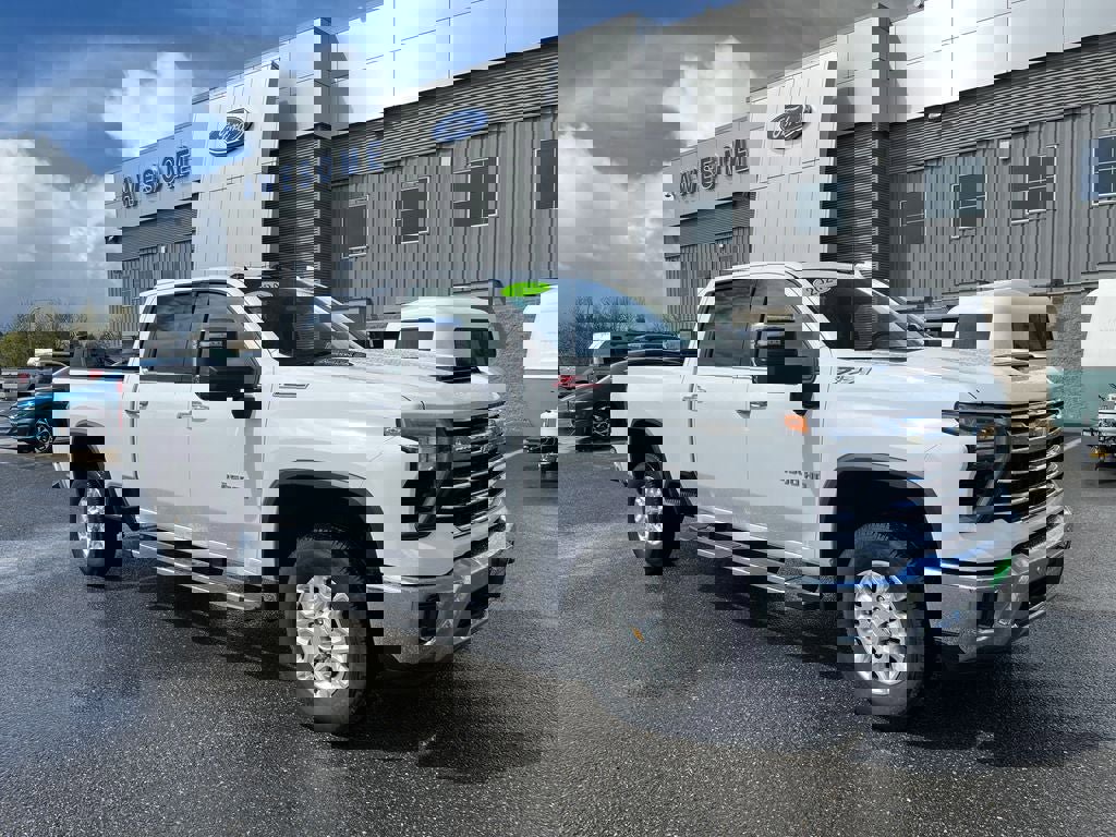 Used 2024 Chevrolet Silverado 2500 LTZ w/ LTZ Premium Package image 9