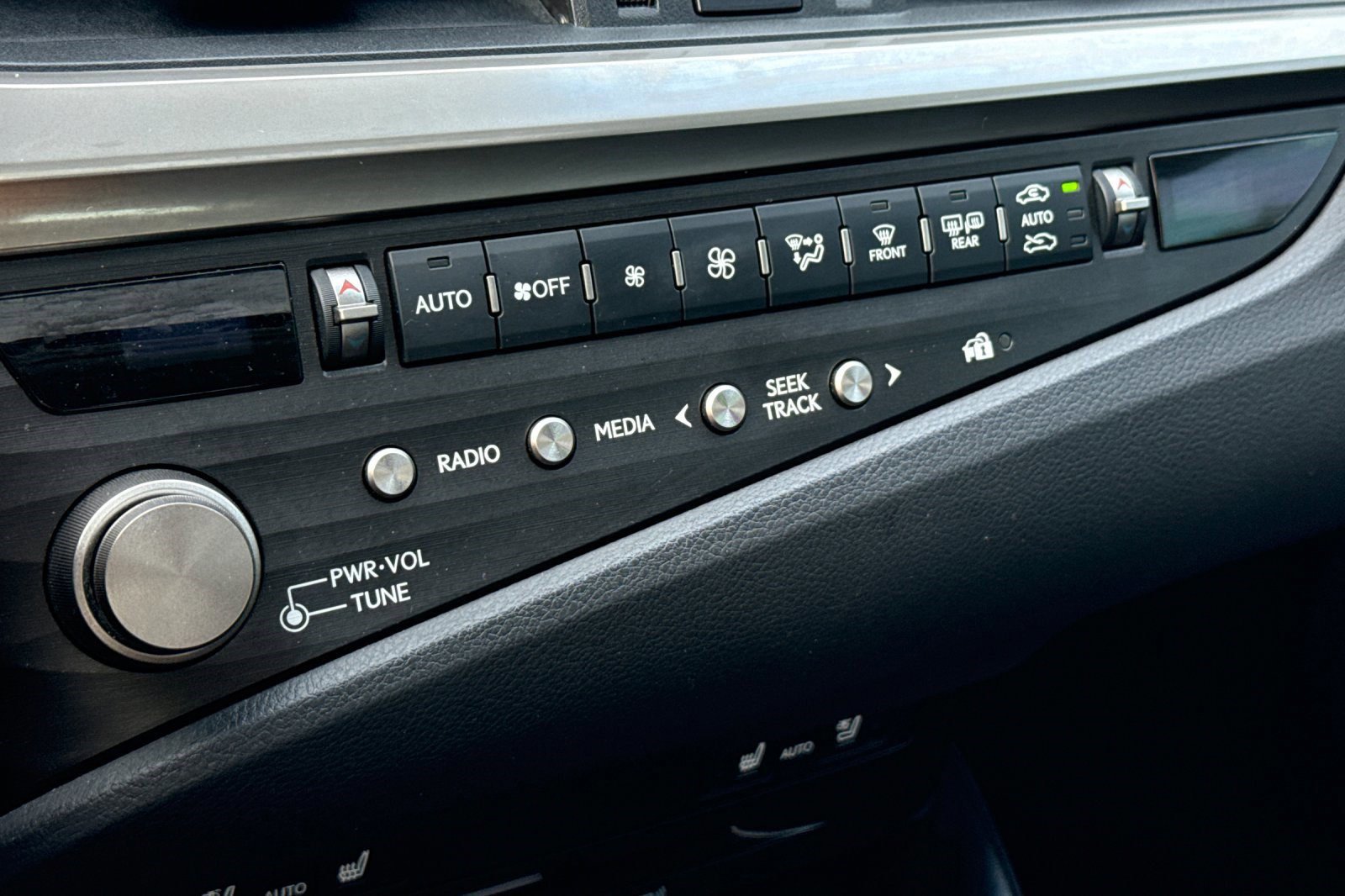 Used 2021 Lexus ES 300h w/ Premium Package image 18