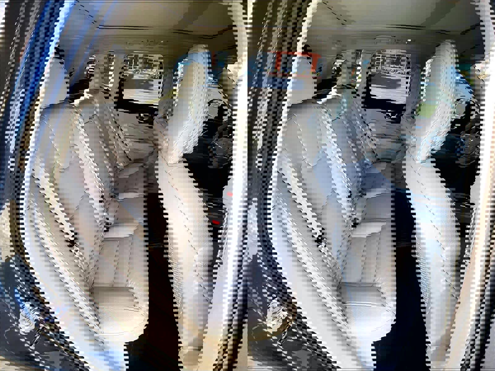 Used 2025 Volvo XC60 T8 Plus w/ Protection Package Premier image 30