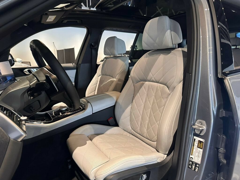 Used 2025 BMW X5 xDrive40i w/ M Sport Package AWD/4WD image 15
