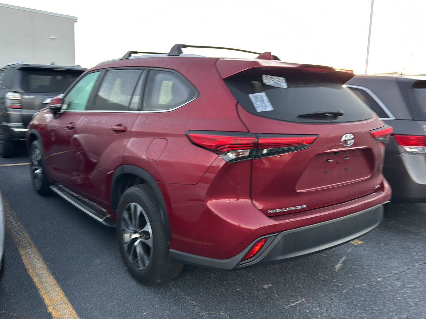 Used 2022 Toyota Highlander XLE image 6