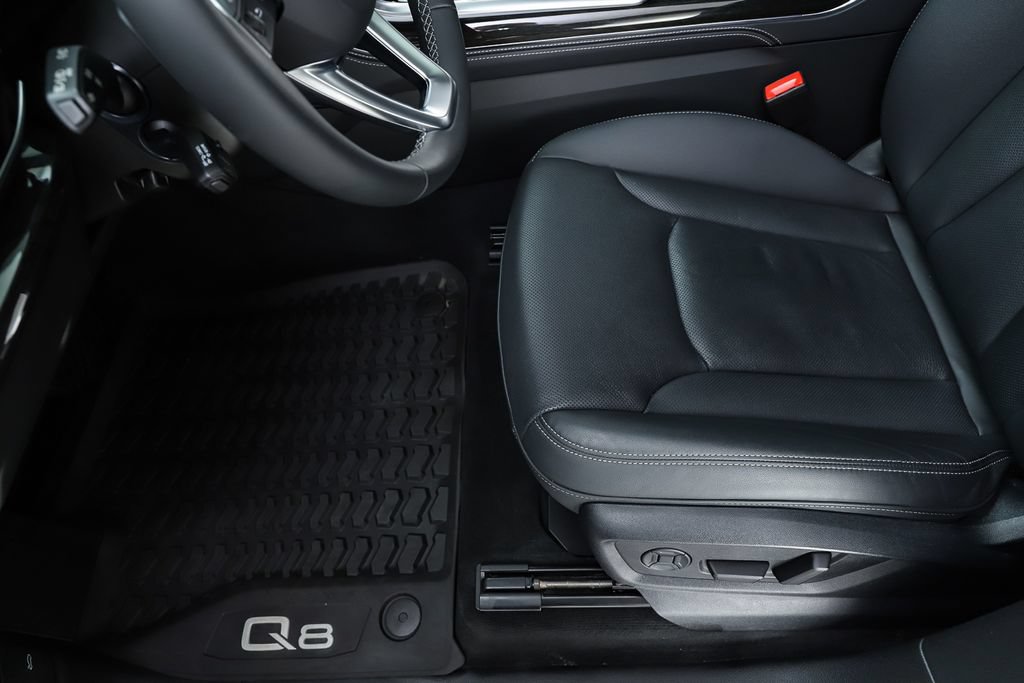Used 2025 Audi Q8 Premium Plus AWD/4WD image 43